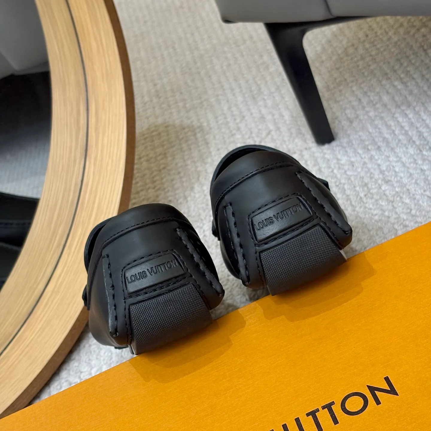 Men's men's shoes 💰420 (Yangli) LV 2⃣️0⃣️2⃣️5️⃣Spring and summer counter GLORIA series models ✈️Original factory special leather production, original last type. A classic driving slip-on casual shoe that shows an elegant style with exquisite craftsmanship details such as Monogram embossing all over the upper🌀Italian imported calfskin fabric Sheepskin foot pads➕Inside～Private mold replica sole Unique style Comfortable driving slip-on Size: 4-12 (38-46) Comes with [Counter packaging: original box, wrapping paper, card, instruction manual, shoehorn, cloth bag] No pressure to enter and leave the counter!